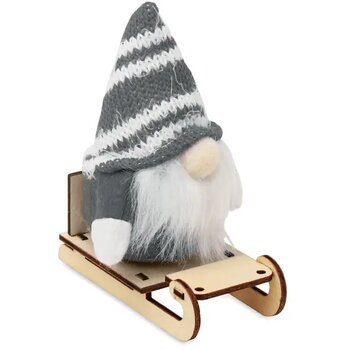 Kabouter op houten slee Frosty sleigh grijs Kabouter op houten slee Frosty sleigh grijs